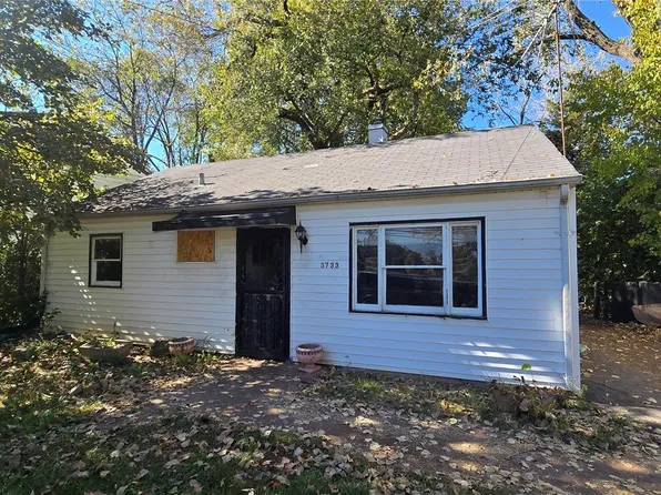 3733 Wright Ave, Saint Ann, MO 63074