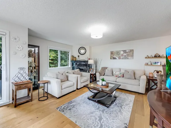 7162 133a St #205, Surrey, BC V3W 7Z9
