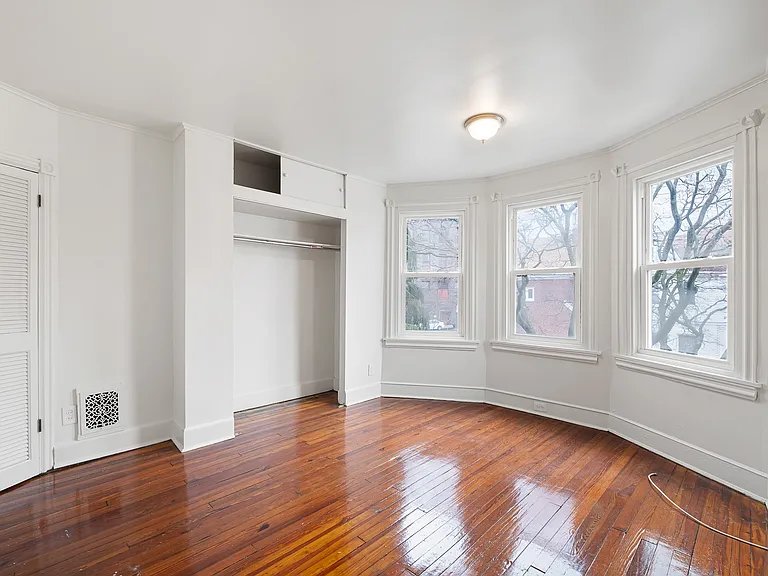 2402 N Van Buren St — Photo 9