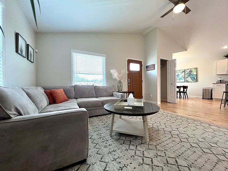 820 Sienna St — Photo 8