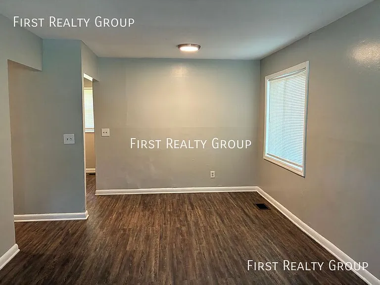 3700 Runyon Ave — Photo 3