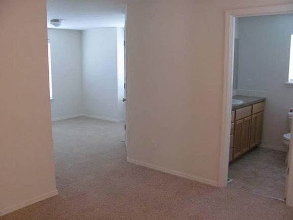 5th image of 517 SE 14th Ave
