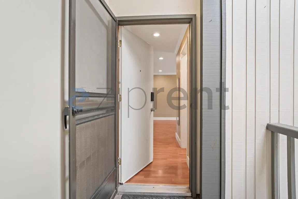2 bed, 1028 sqft, $3,400 — Photo 4