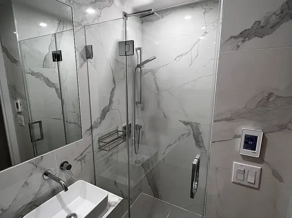 216 E 5th St APT 2, New York, NY 10003
