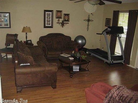 5th image of 1801 Valley View Dr