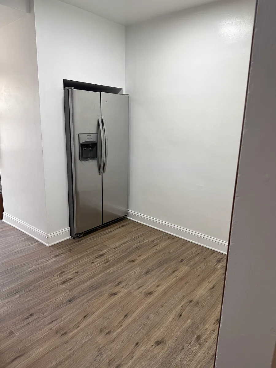 Building Photo - 1026 N Talman Ave #1N