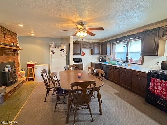 4th image of 107 W 21st St