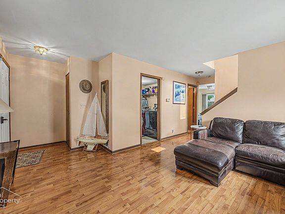 5th image of 229 Churchill Ct