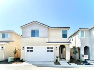 602 Pioneer Ln, Clovis, CA 93619