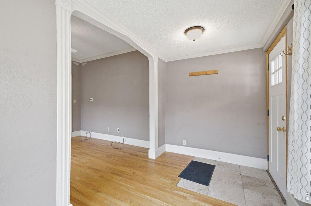 338 W 9th St