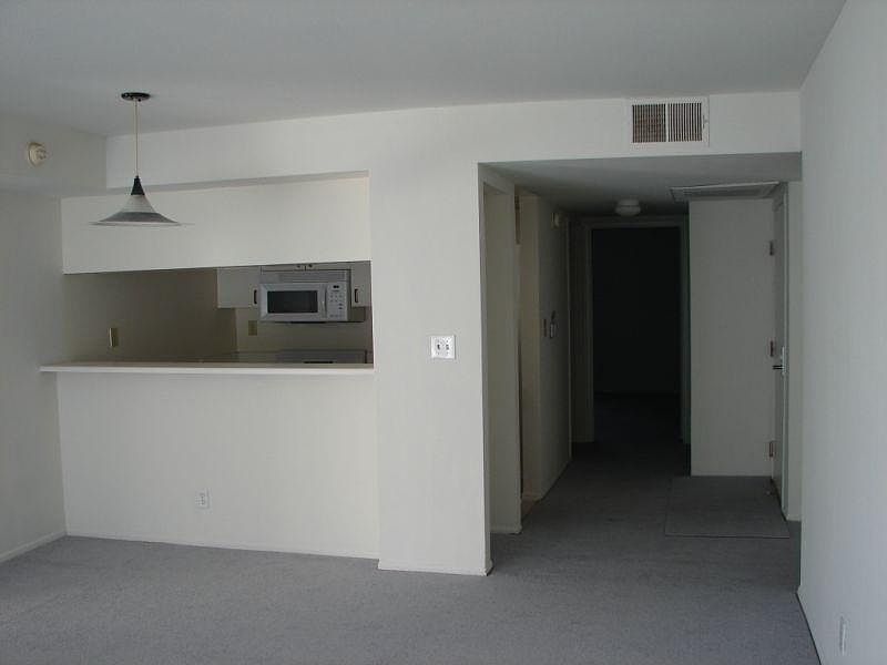 1st image of 870 Crenshaw Blvd #205