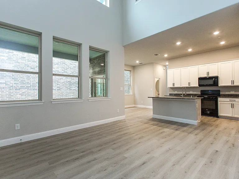 7504 Palisades Dr — Photo 5