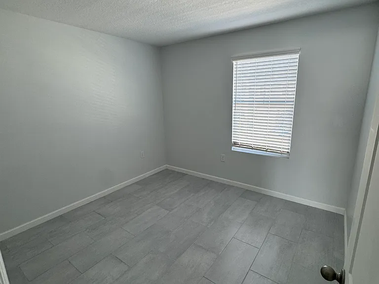 386 Madison Dr — Photo 17