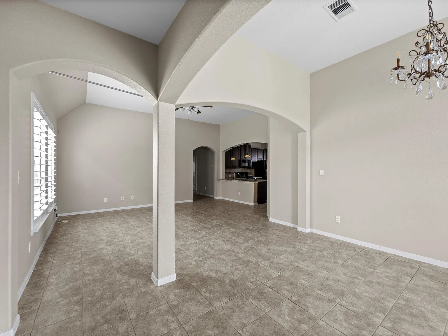 4 bed, 2.0 bath, 1860 sqft, $2,300 — Photo 3