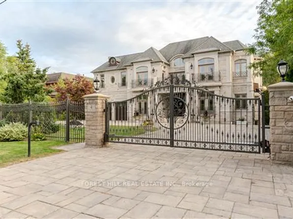 4 Fifeshire Rd, Toronto, ON M2L 2G5