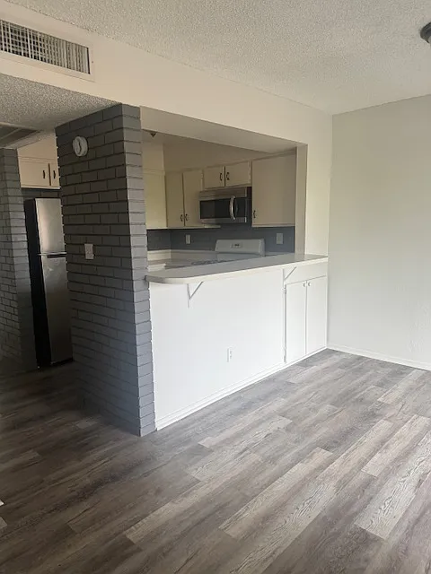 2 bed, 976 sqft, $1,250 — Photo 1