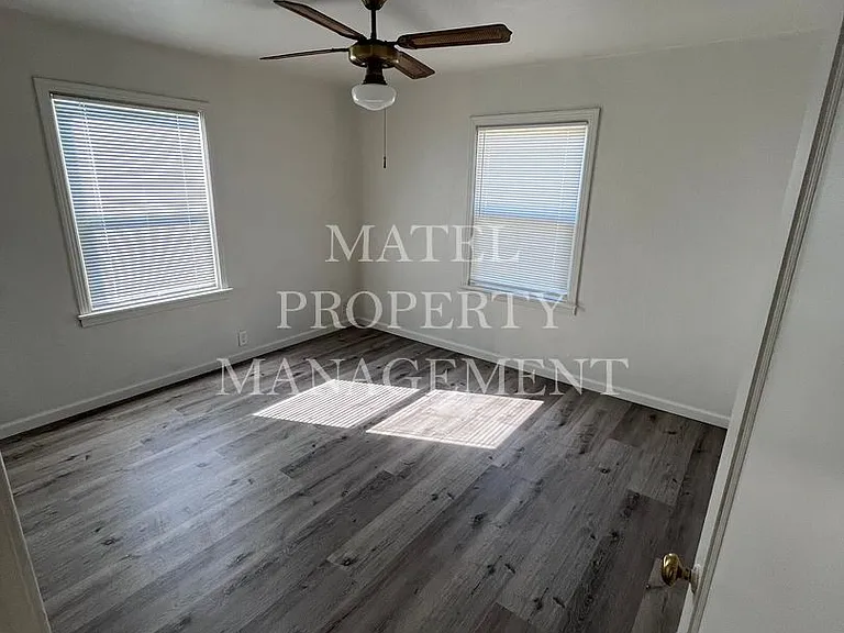 548 Esgar Ave — Photo 8
