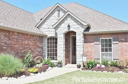 Front of Home
						:
						Nice landscaping!