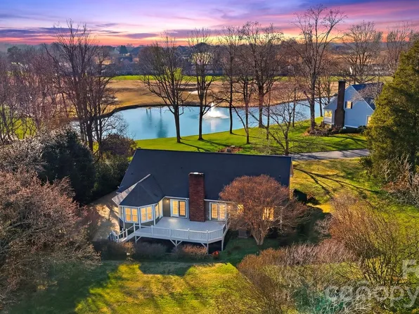 3718 Club House Dr NE, Conover, NC 28613