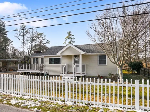 6498 Church St, Chincoteague Island, VA 23336