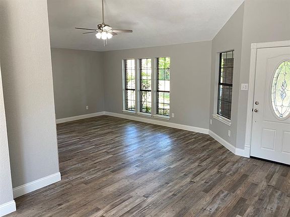 5th image of 510 Rose Dr