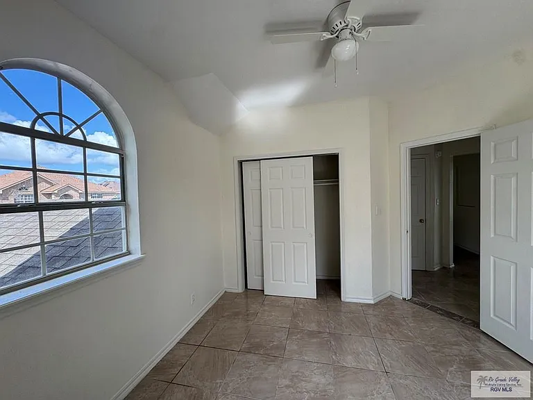 3433 Burgundy Dr — Photo 35