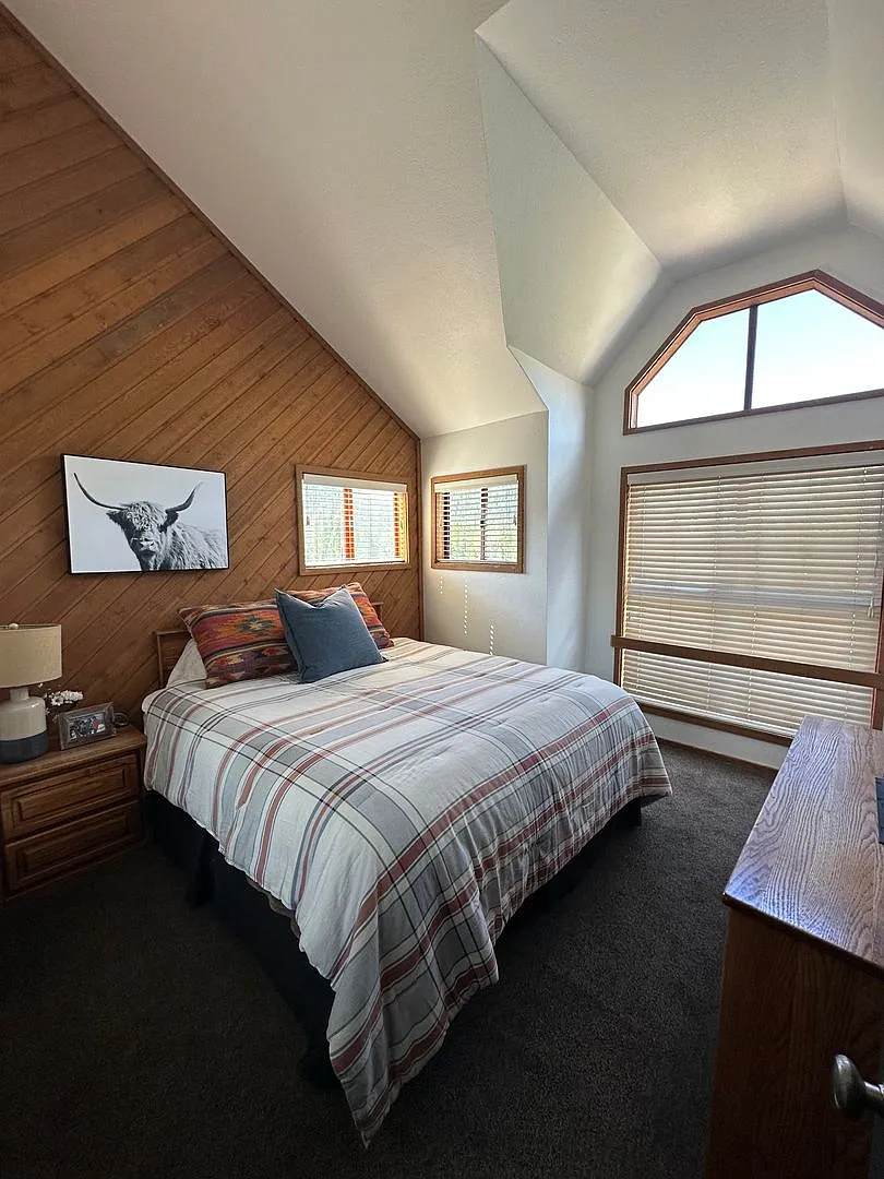 Spacious Aspen Creek Condo with Loft & Mountain Views Mammoth Lakes (Available in the Springtime) — Photo 3