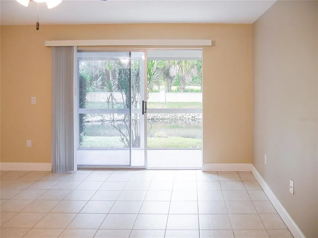 2 bed, 1.5 bath, 908 sqft, $1,800 — Photo 2