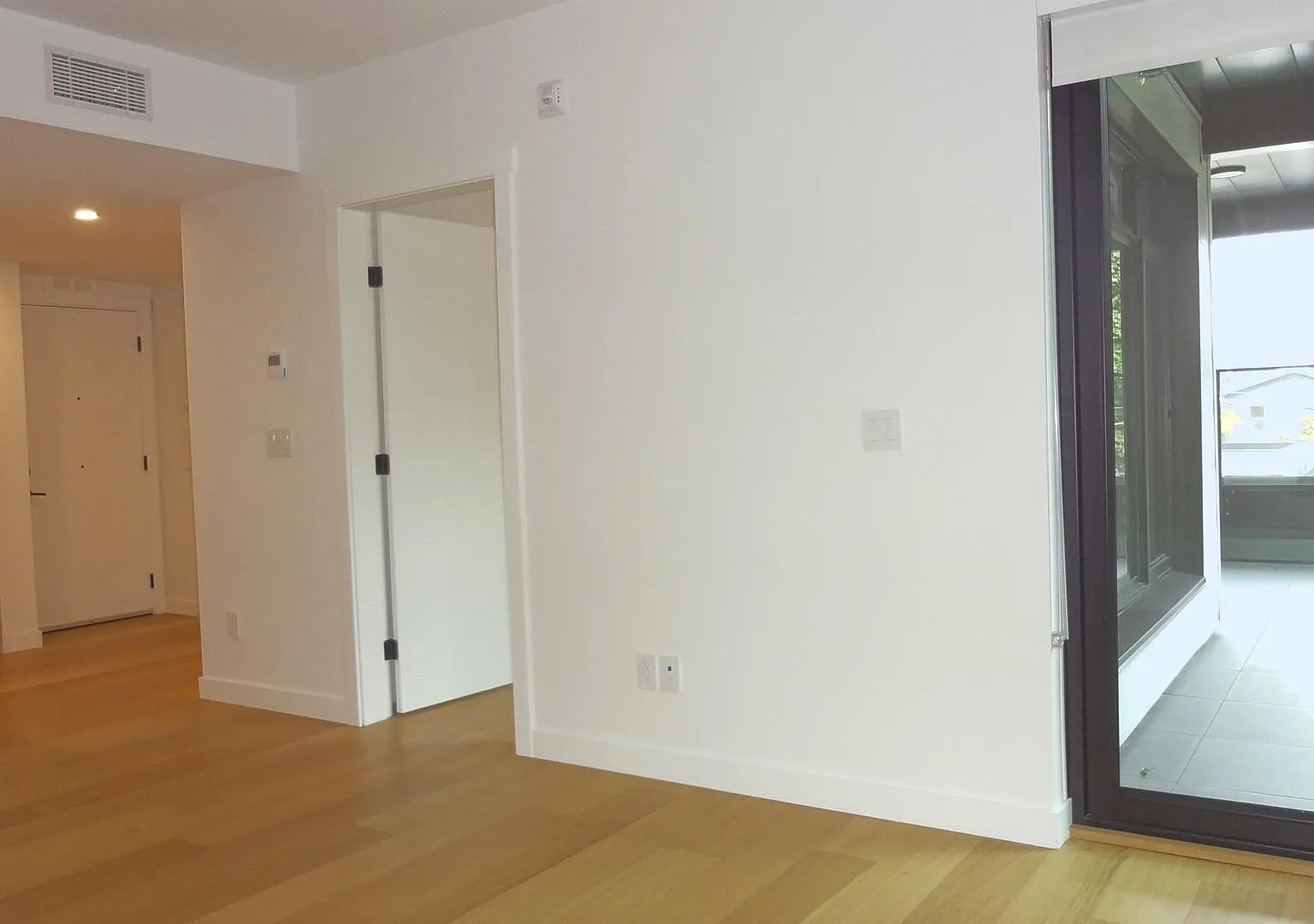 3 bed, 1030 sqft, $3,900 — Photo 2