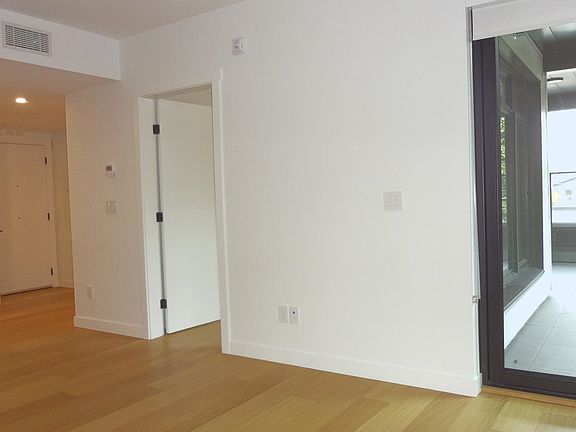 3rd image of 6485 Manitoba St #300