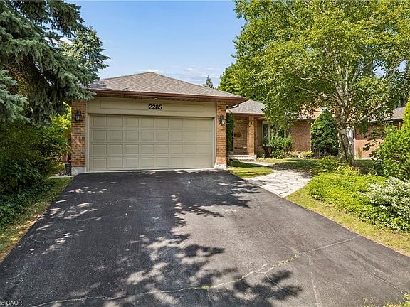 2nd image of 2285 Dunedin Rd