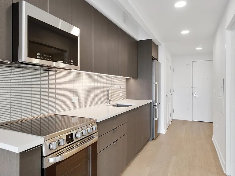 18 6th Ave #1414 — Photo 4