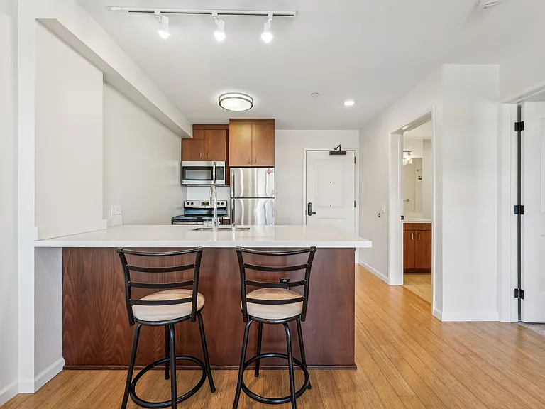Addison Arts Apartments — Photo 153