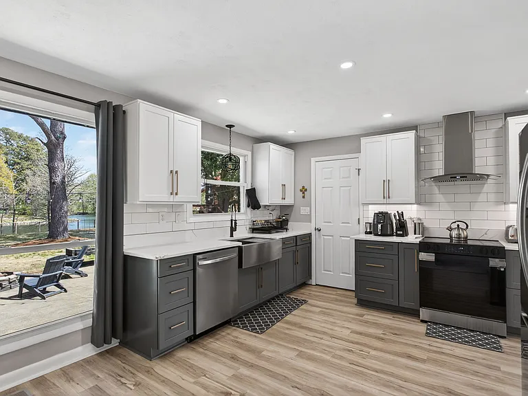403 Holloway Dr — Photo 15