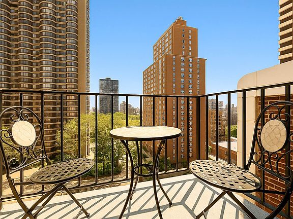 2nd image of 322 E 39th St APT 9B