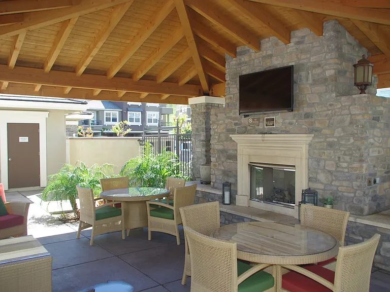 Highlands Point Apartments — Photo 10
