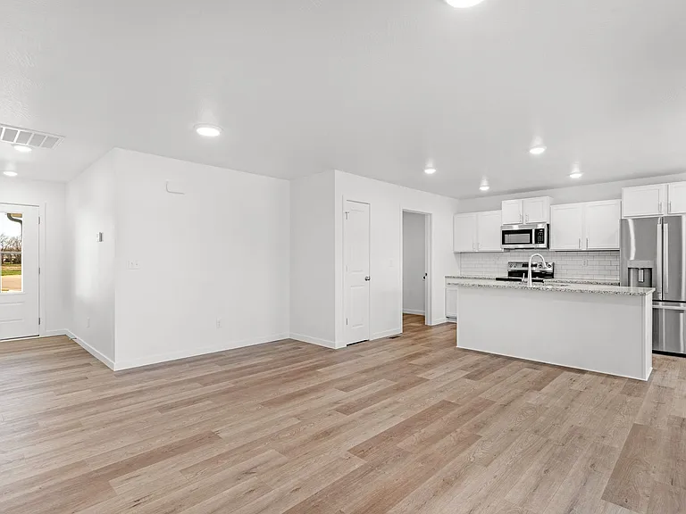 803 Lambert Cir — Photo 9