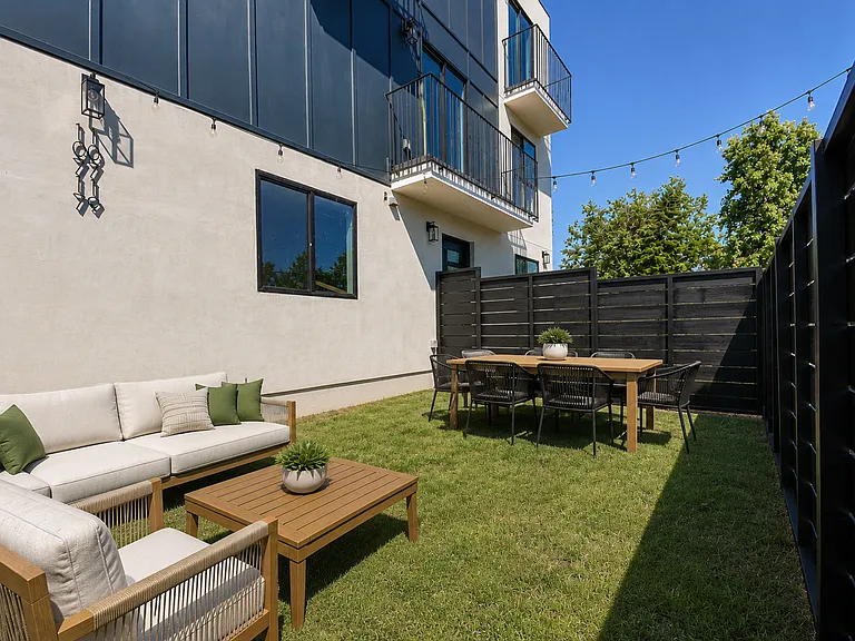10717 Addison St — Photo 30