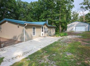 28949 Springlake Dr, Lincoln, MO 65338