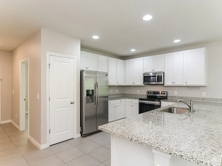 1201 Croydon Cir — Photo 8