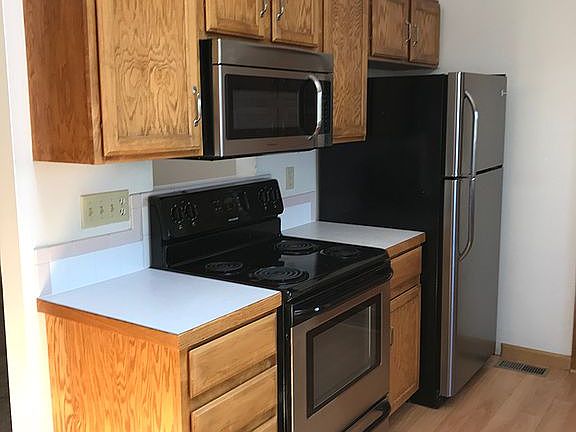 2nd image of 1052 23rd St SW