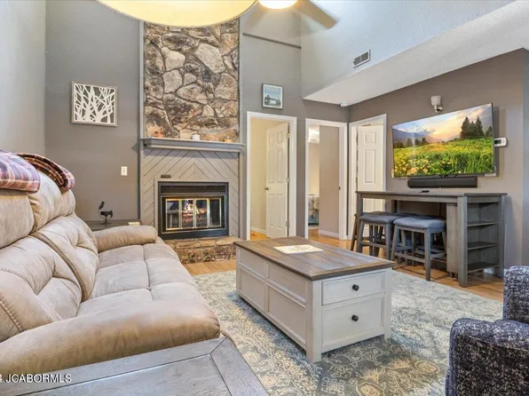 7 Roanda Beach Dr #2B, Lake Ozark, MO 65049