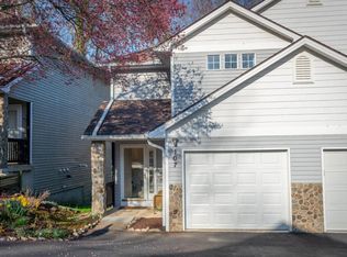 107 Ewarts Pond Rd, Hendersonville, NC 28739