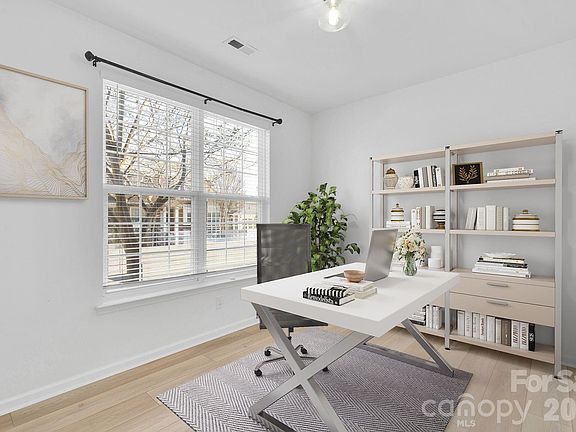 3rd image of 706 Shellstone Pl
