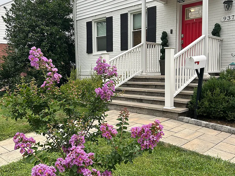 937 Patrick Henry Dr — Photo 1