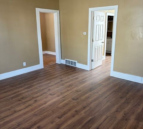 5th image of 41 N Hinman St