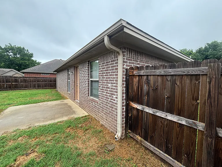 409 Calvin Ct — Photo 22