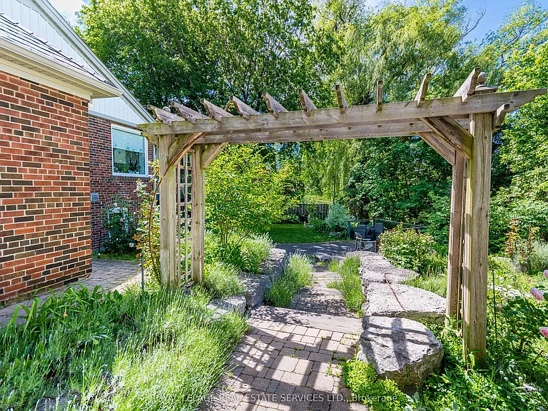 64 Grenview Blvd S #LOWER — Photo 21