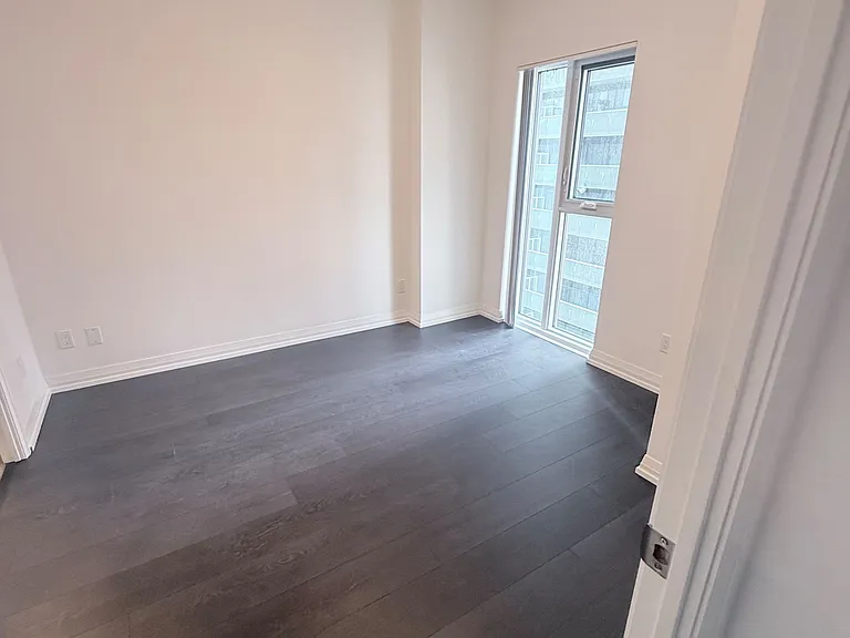 400 King St W #1106 — Photo 16