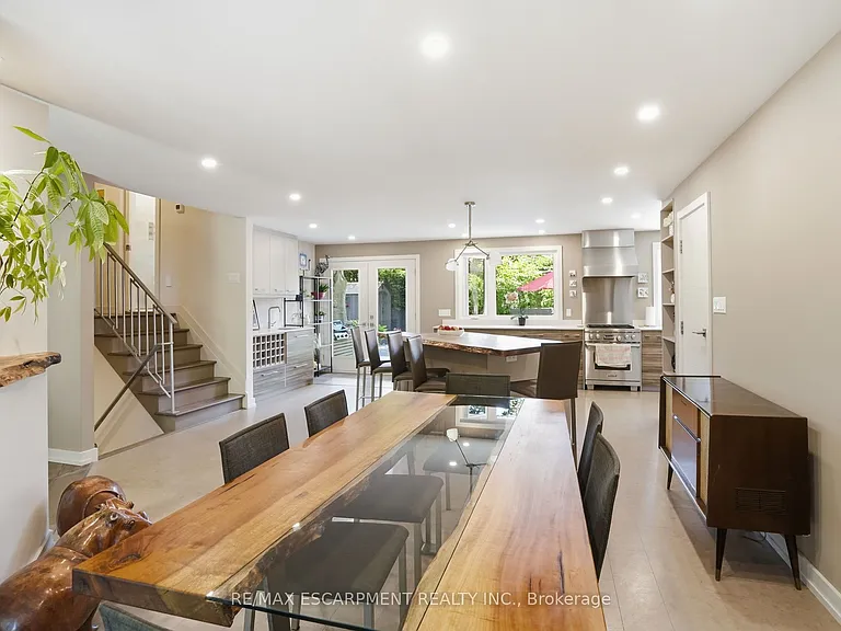 570 Rosedale Cres — Photo 7